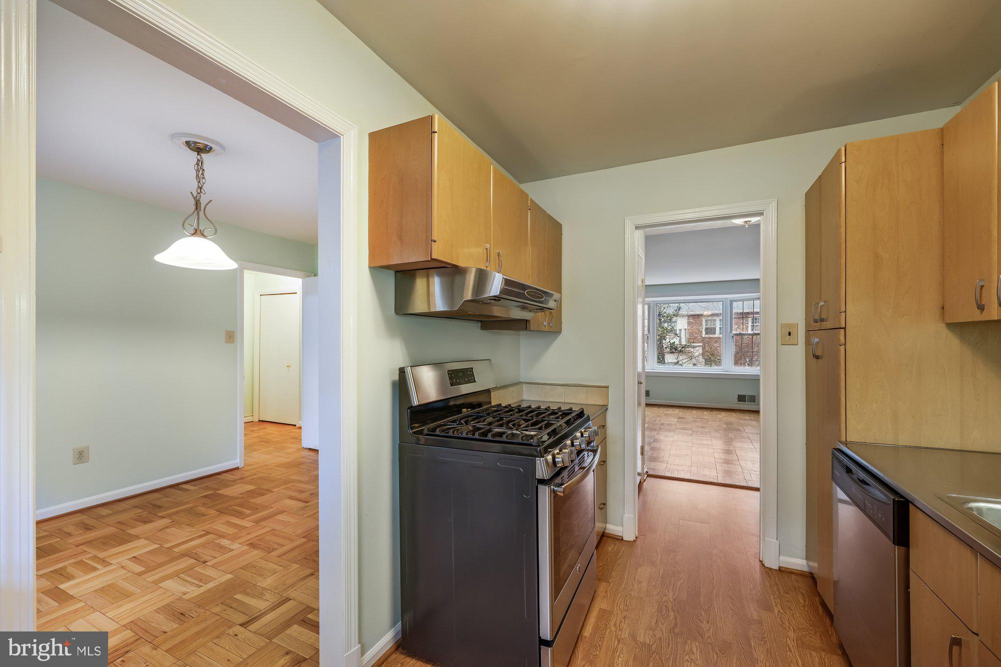 WOODLEY GARDENS - Residential