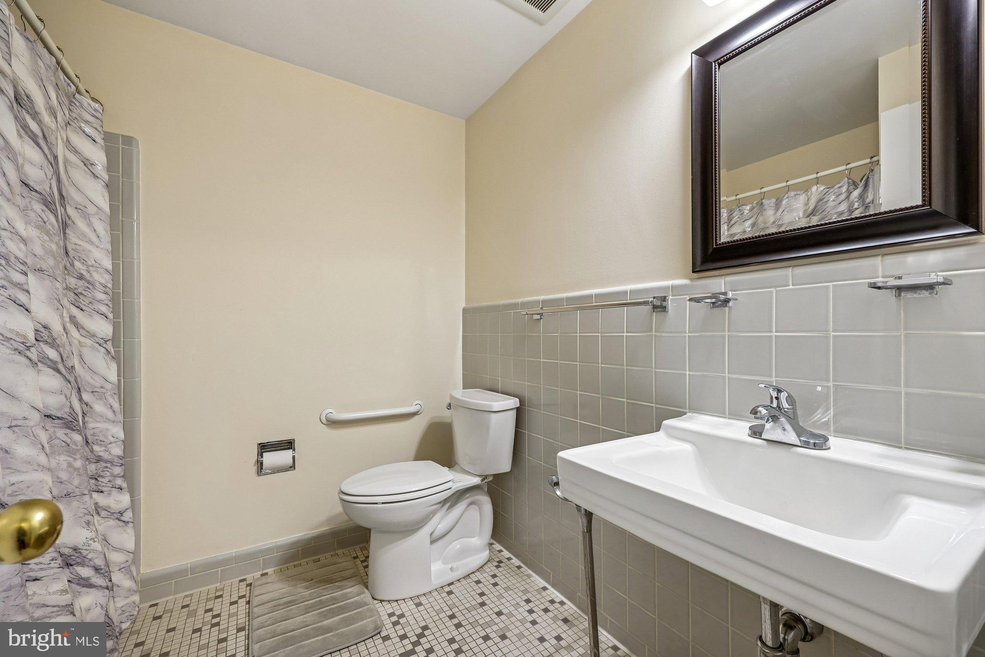 WOODLEY GARDENS - Residential