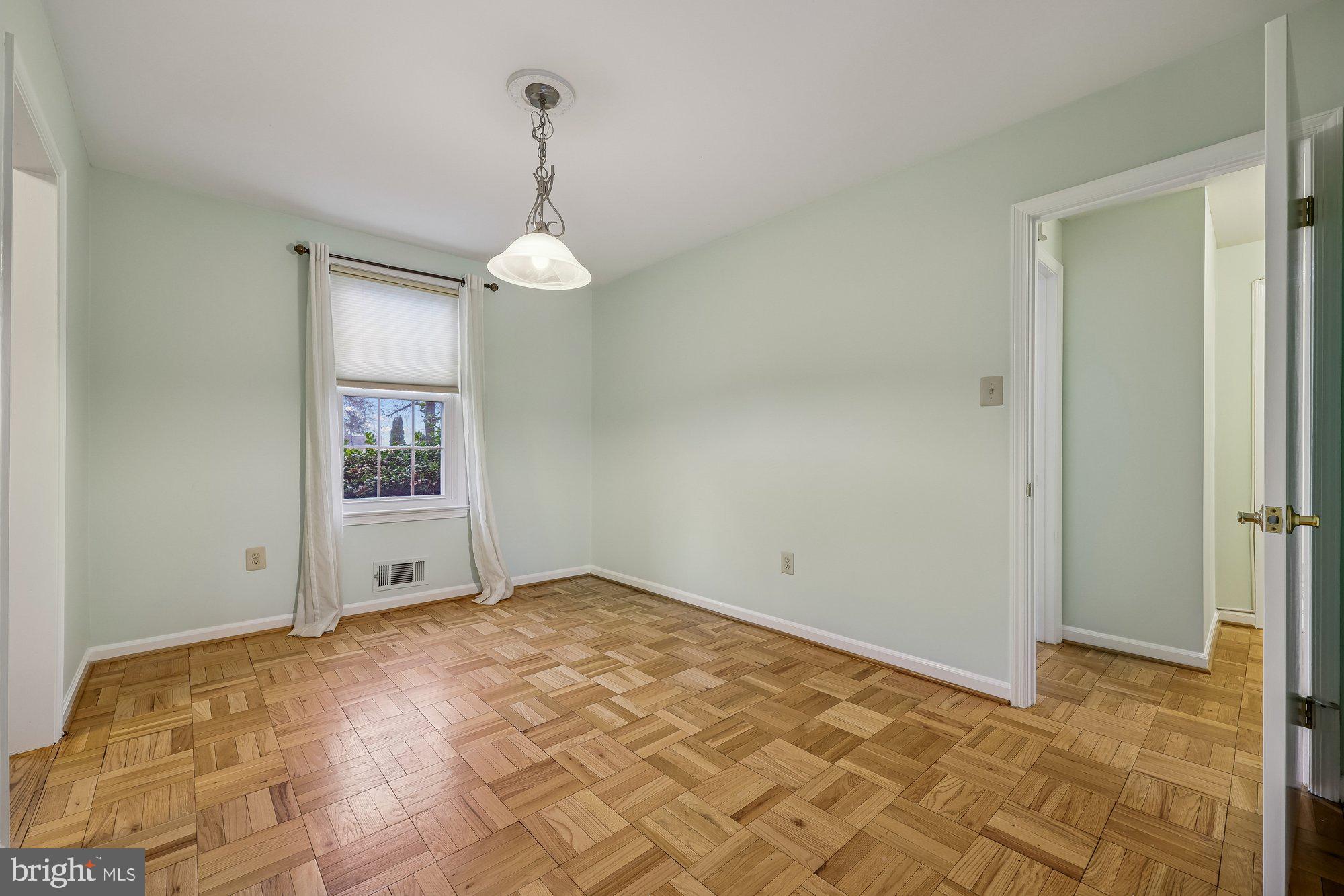 WOODLEY GARDENS - Residential