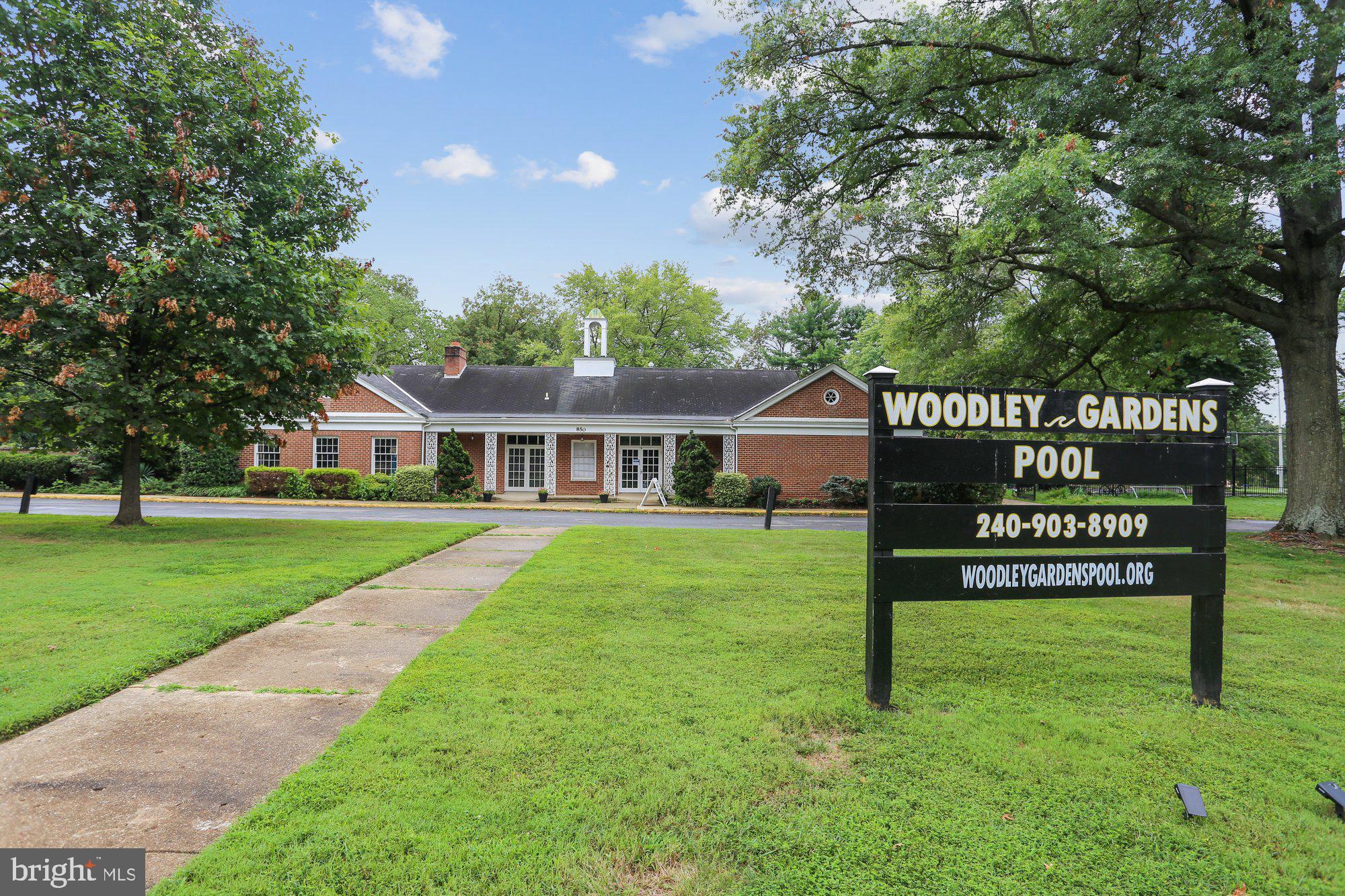 WOODLEY GARDENS - Residential