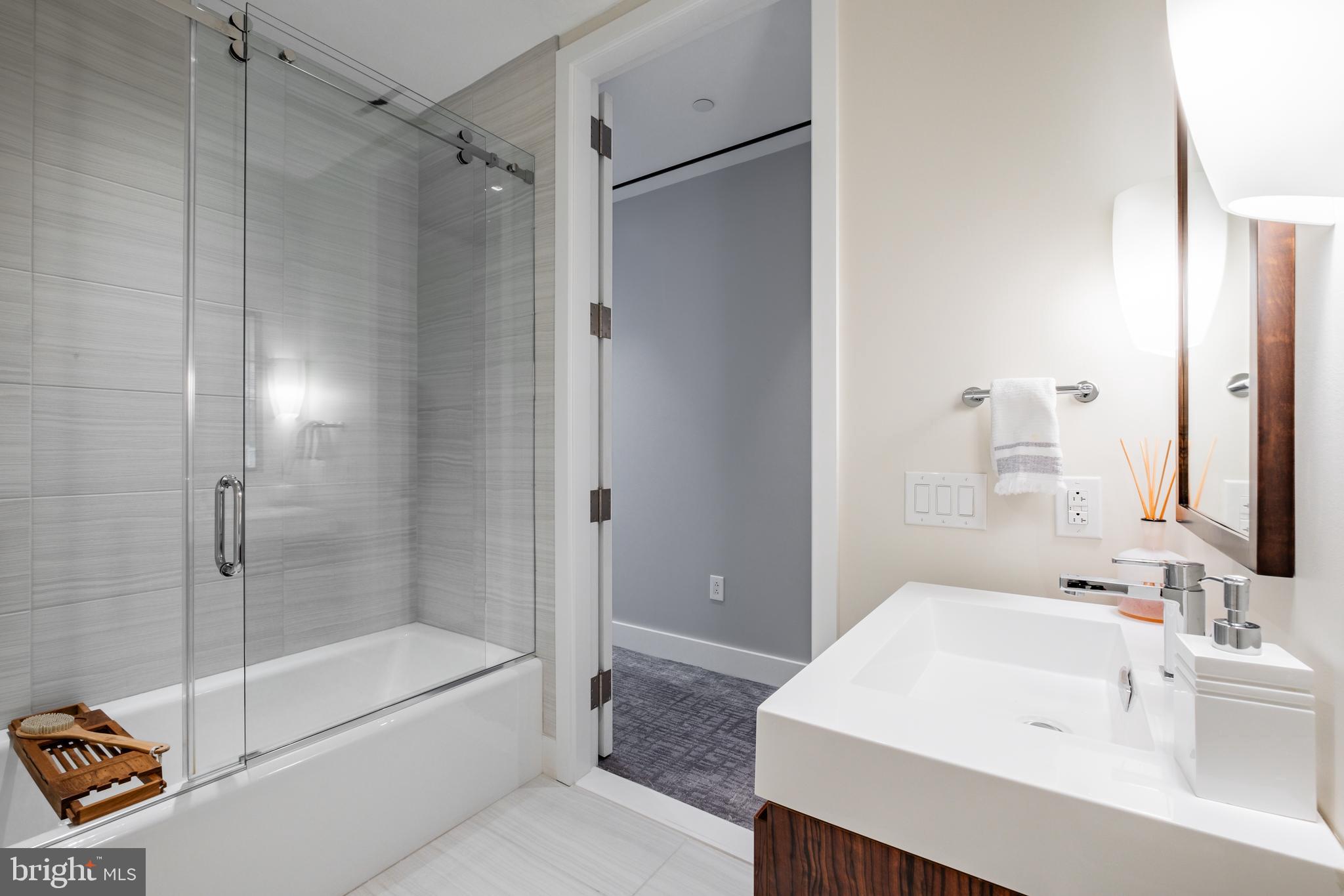 WASHINGTON SQ - Residential