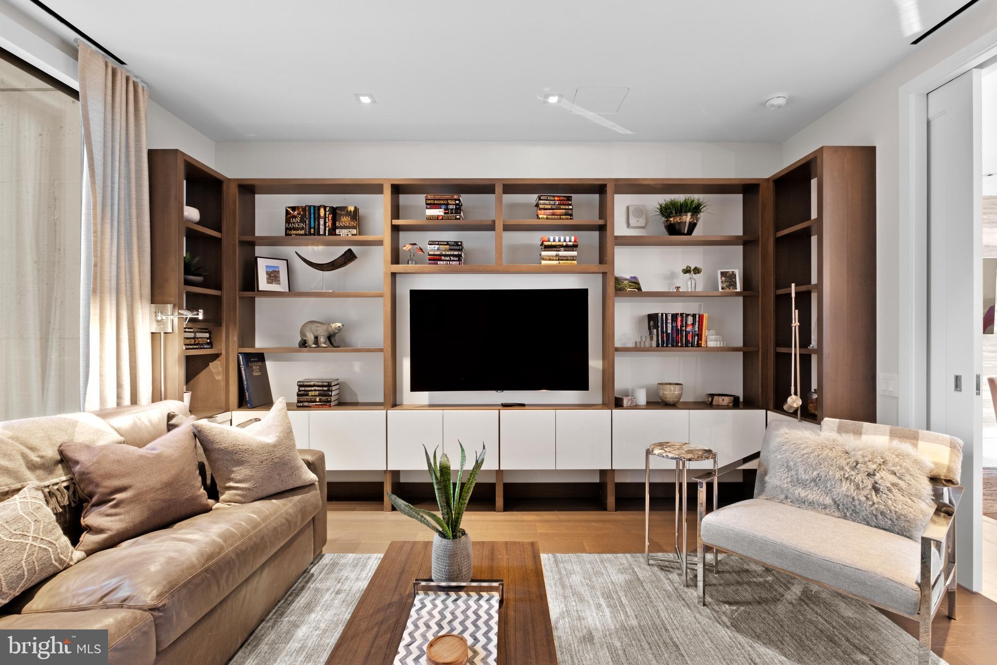 WASHINGTON SQ - Residential