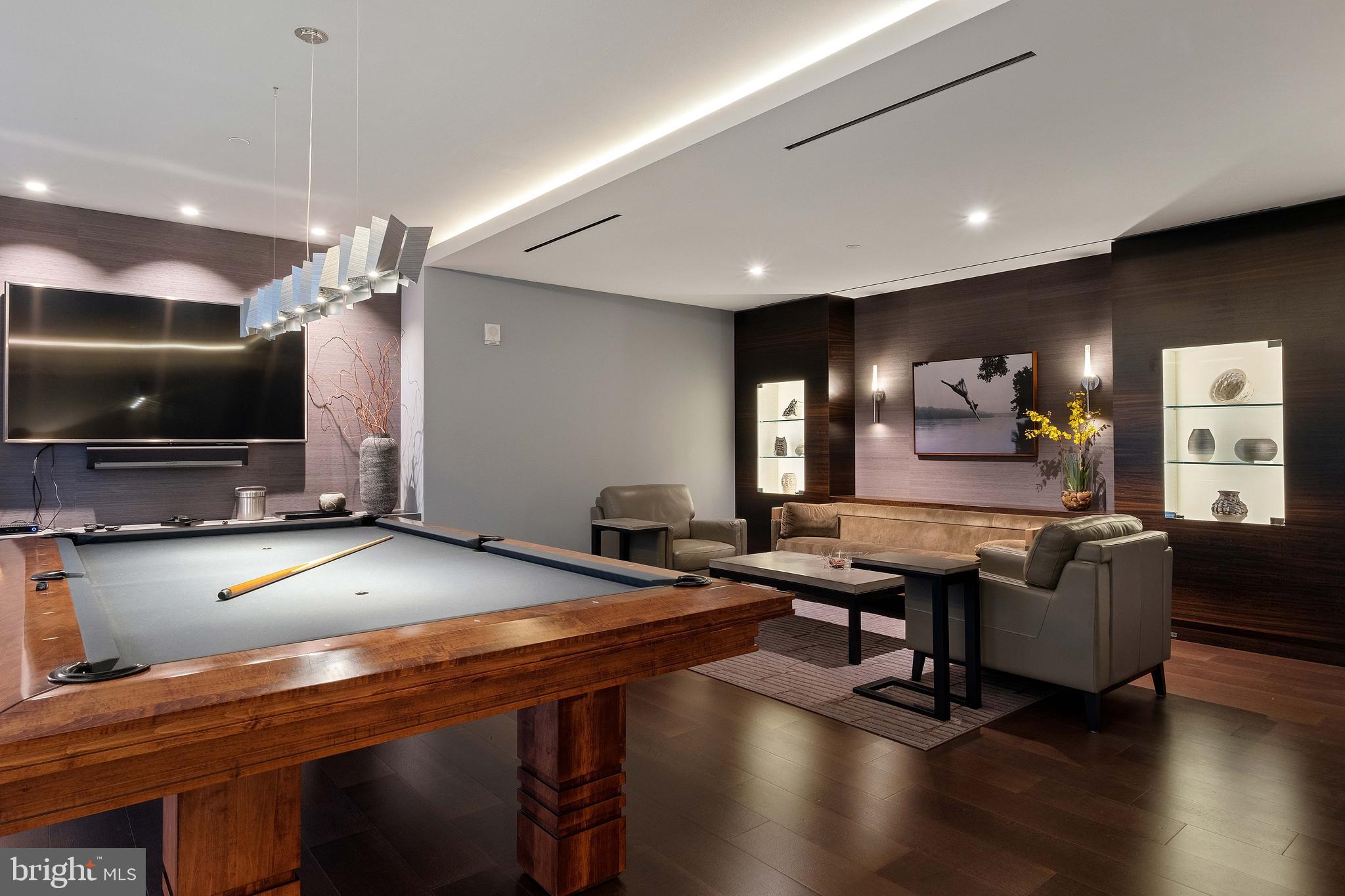 WASHINGTON SQ - Residential