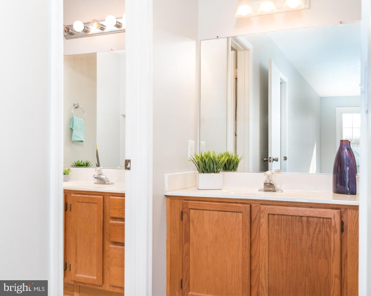 COUNTRY ROADS - Residential