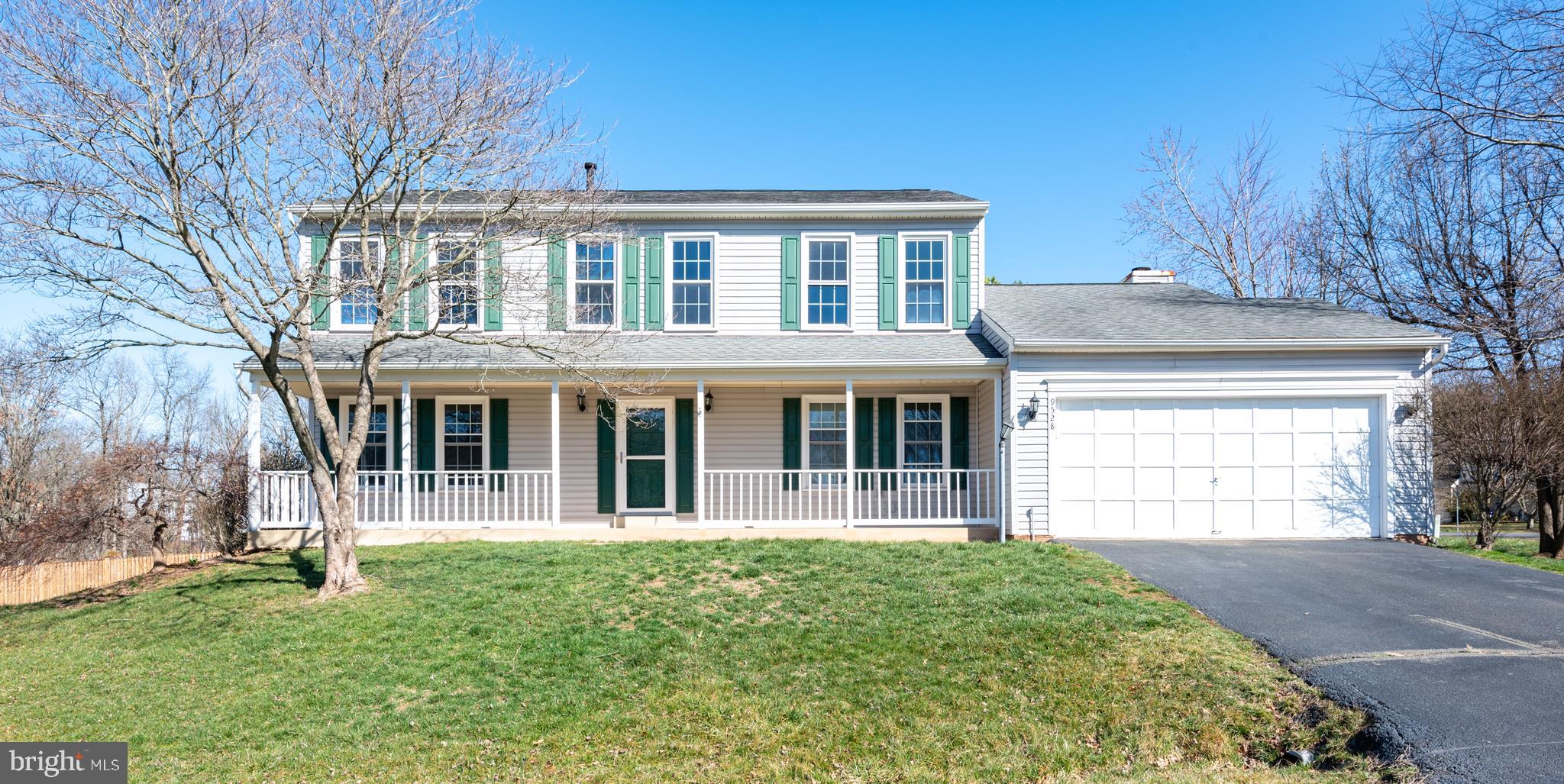 COUNTRY ROADS - Residential