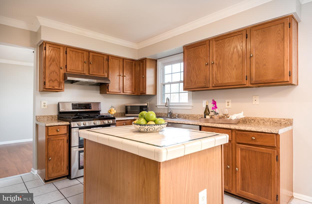 COUNTRY ROADS - Residential