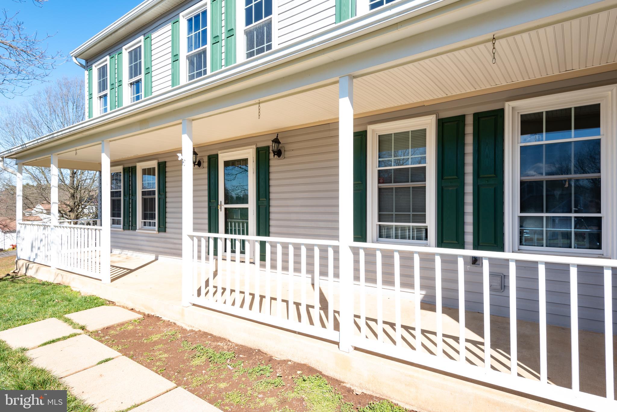 COUNTRY ROADS - Residential