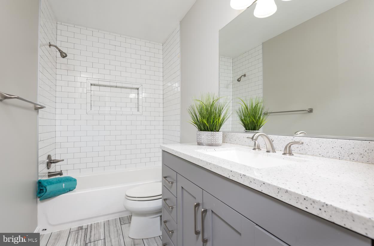 COUNTRY ROADS - Residential