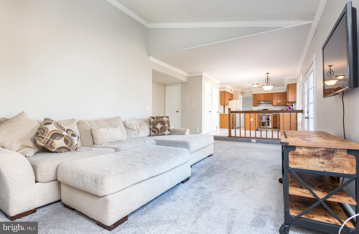 COUNTRY ROADS - Residential