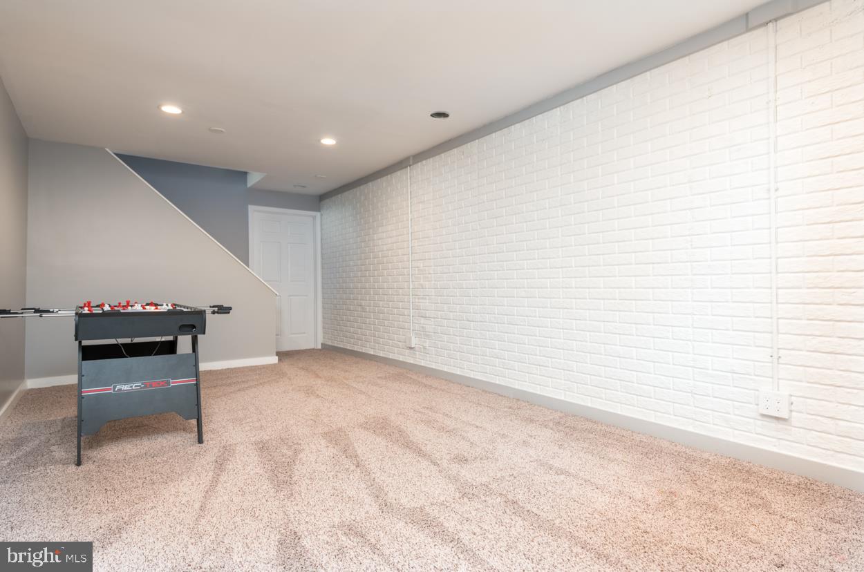 COUNTRY ROADS - Residential