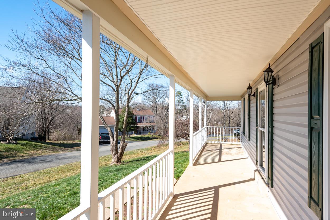 COUNTRY ROADS - Residential