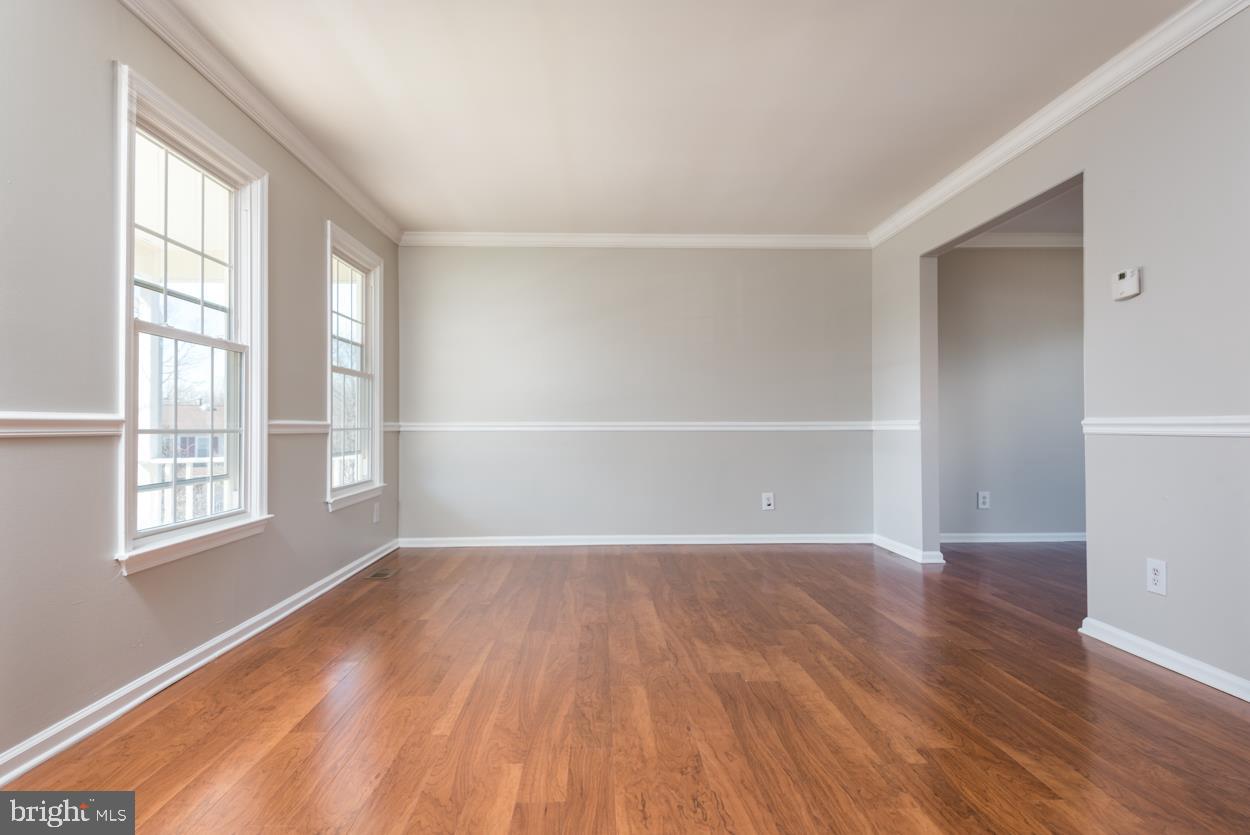 COUNTRY ROADS - Residential