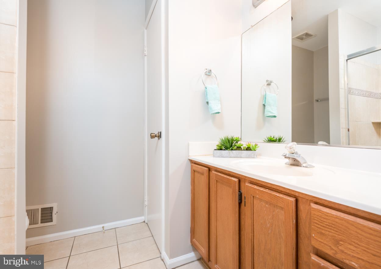 COUNTRY ROADS - Residential