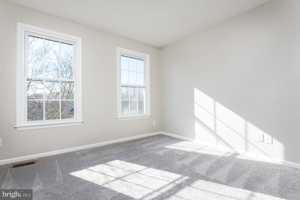 COUNTRY ROADS - Residential