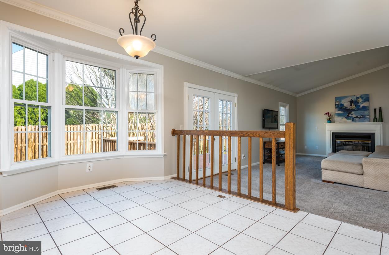 COUNTRY ROADS - Residential