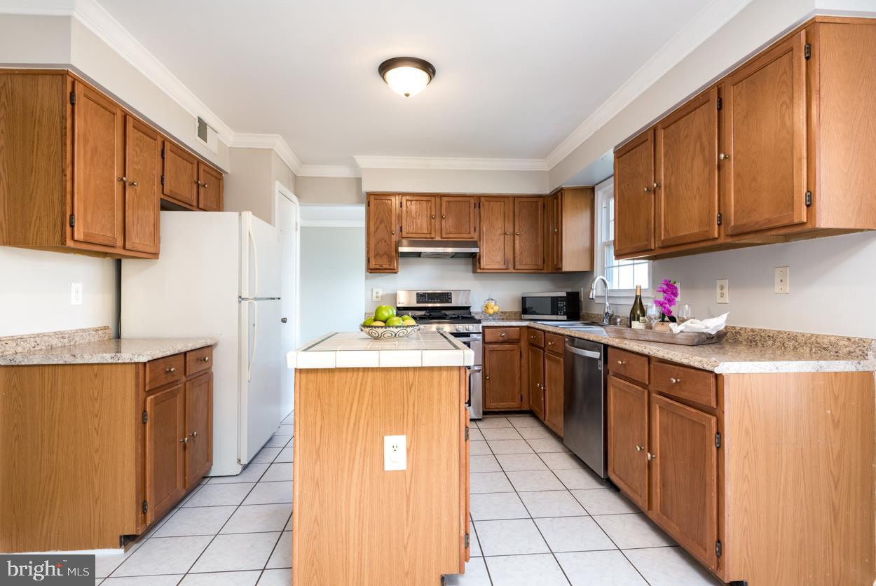 COUNTRY ROADS - Residential