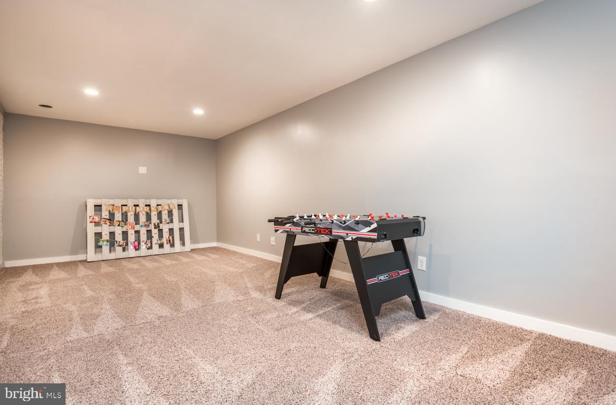 COUNTRY ROADS - Residential