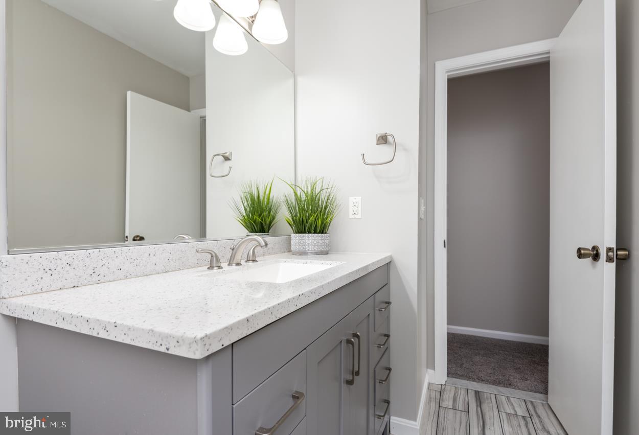 COUNTRY ROADS - Residential