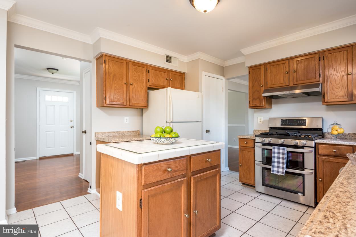 COUNTRY ROADS - Residential