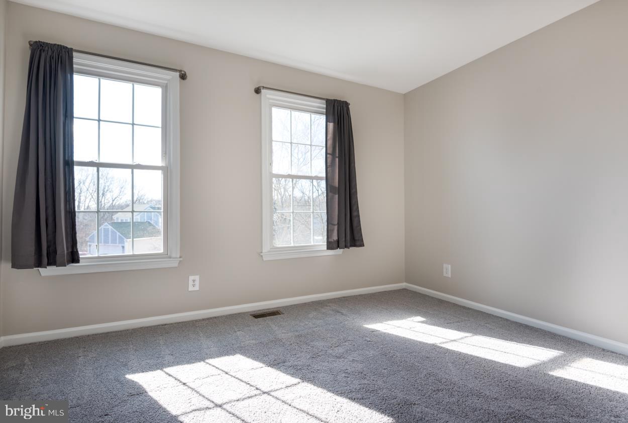 COUNTRY ROADS - Residential