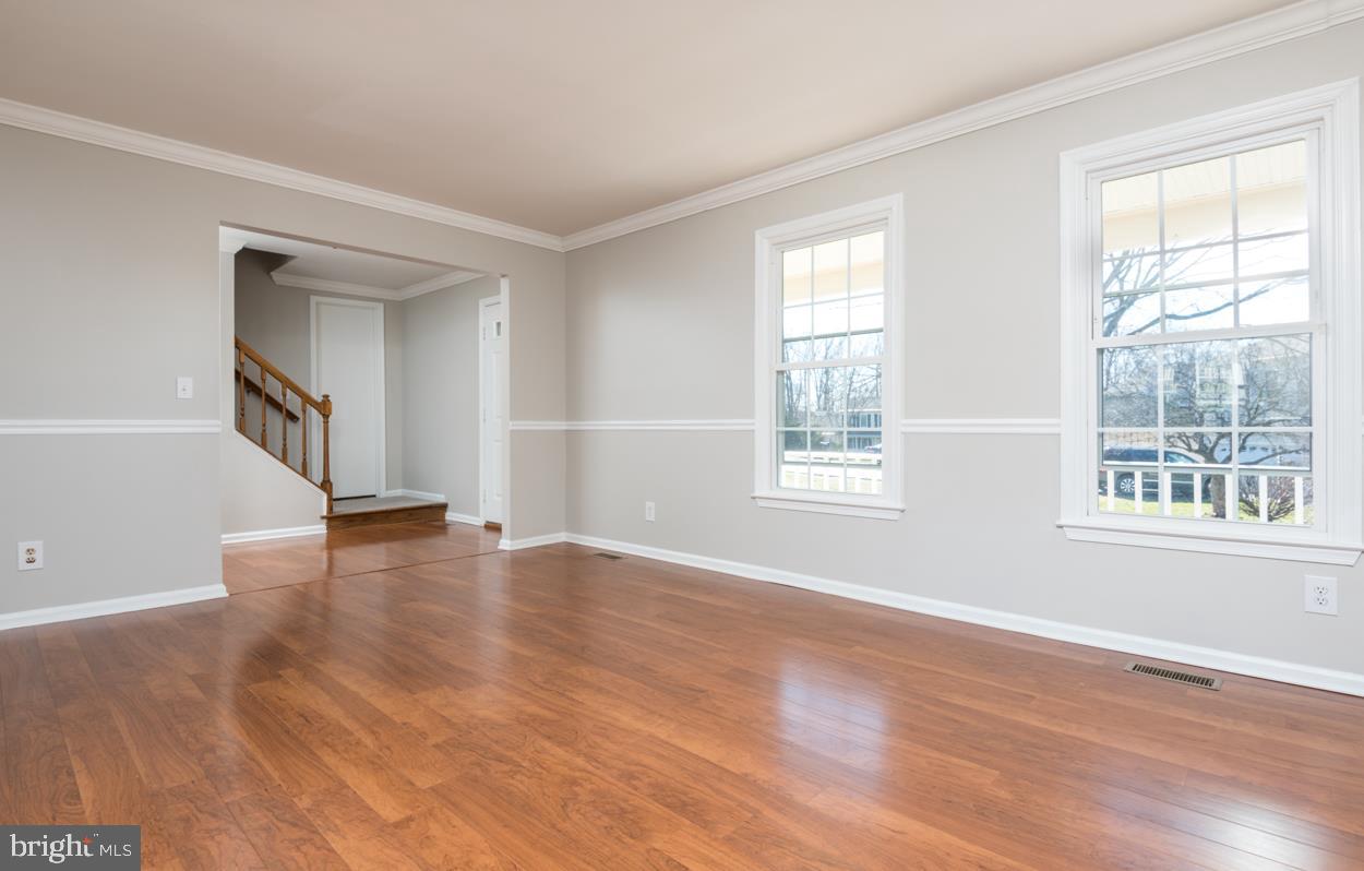 COUNTRY ROADS - Residential