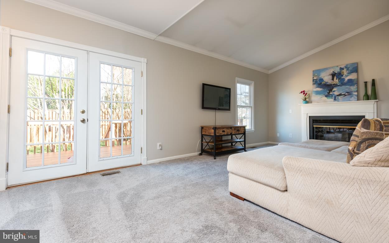 COUNTRY ROADS - Residential