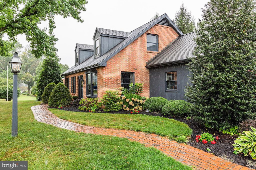 Photo of 3937 LOCUST GROVE RD, COLUMBIA, PA 17512 (MLS # PALA2028508)