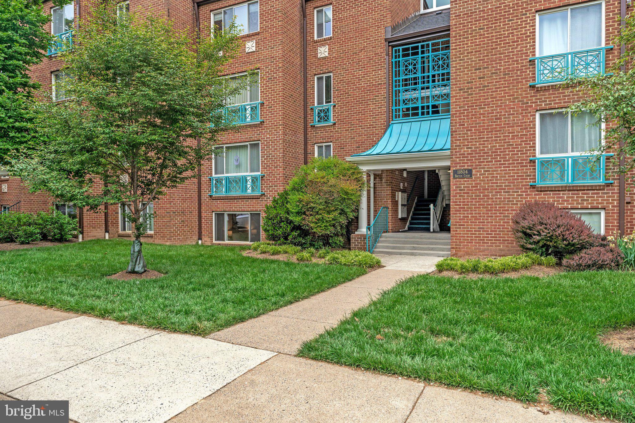 HUNTERS WOODS VILLAGE - Residential