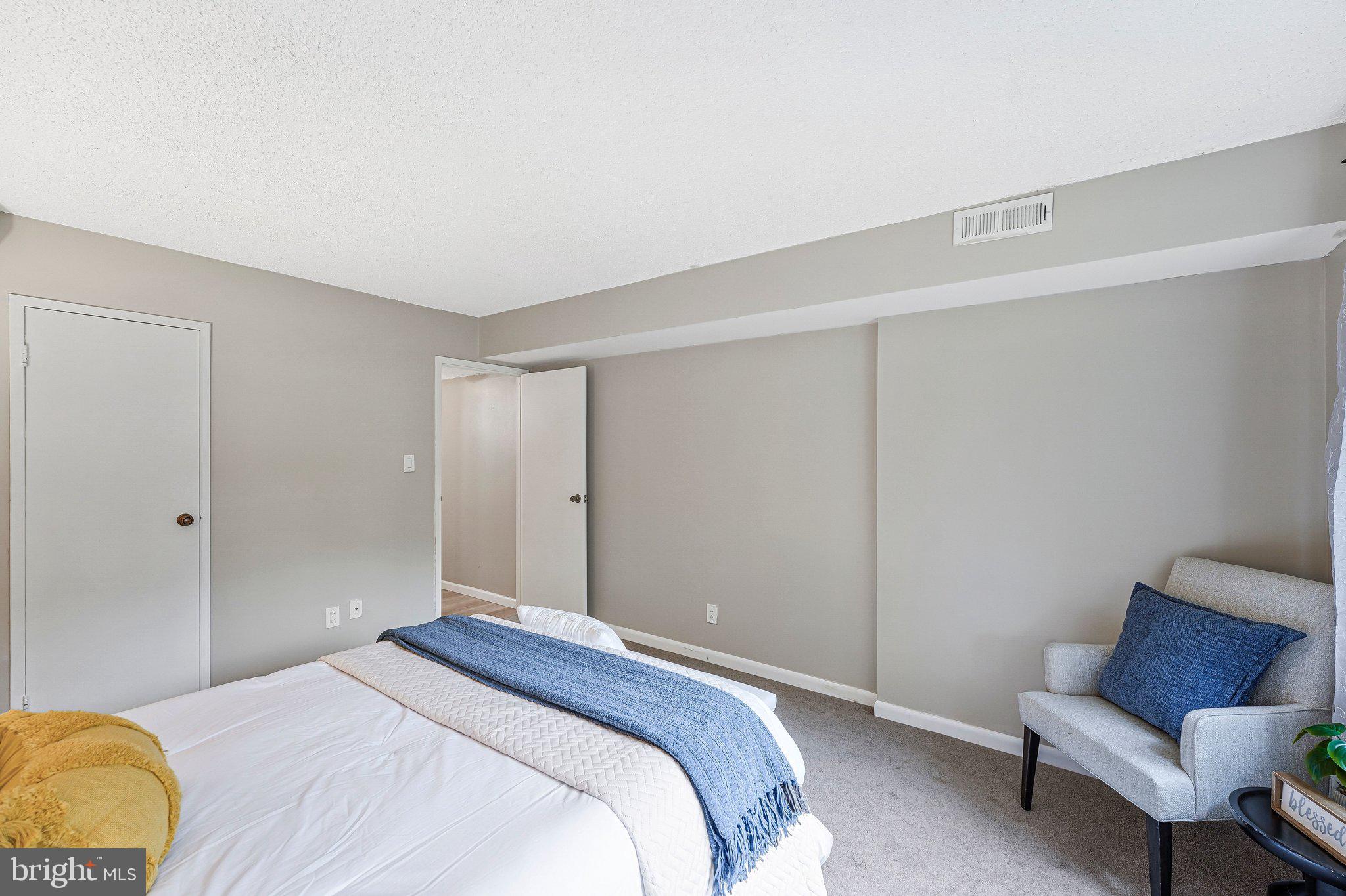 HUNTERS WOODS VILLAGE - Residential