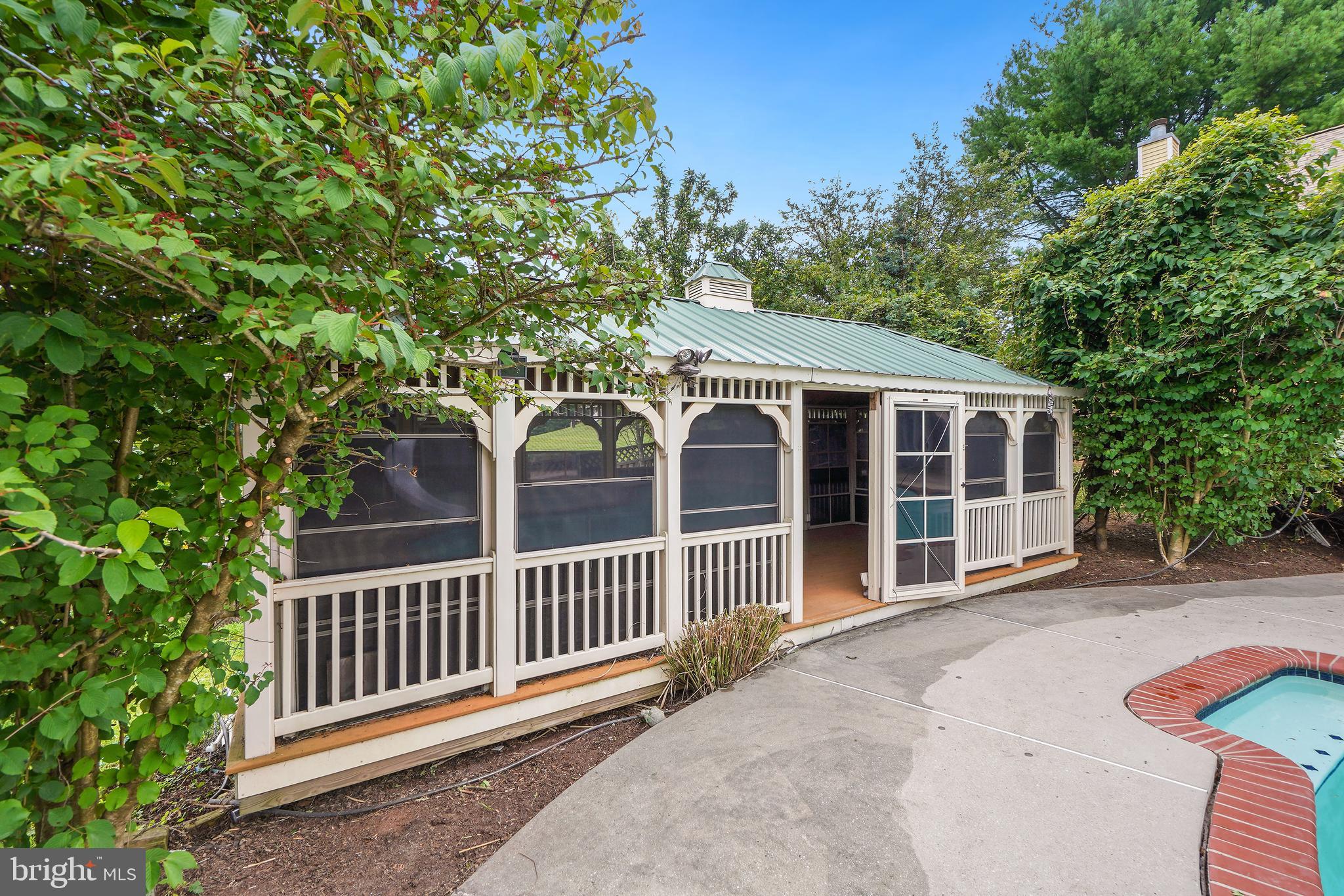 CLARKSVILLE MANOR - Residential