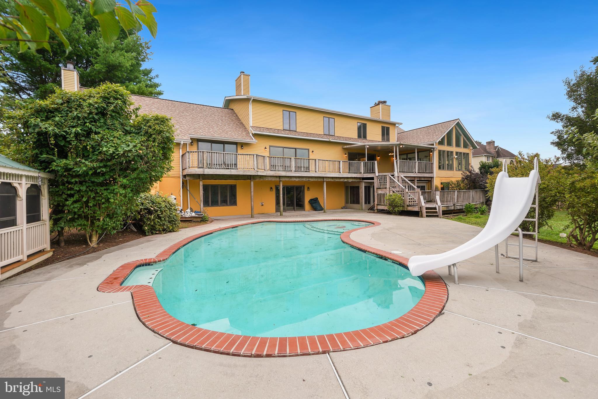 CLARKSVILLE MANOR - Residential