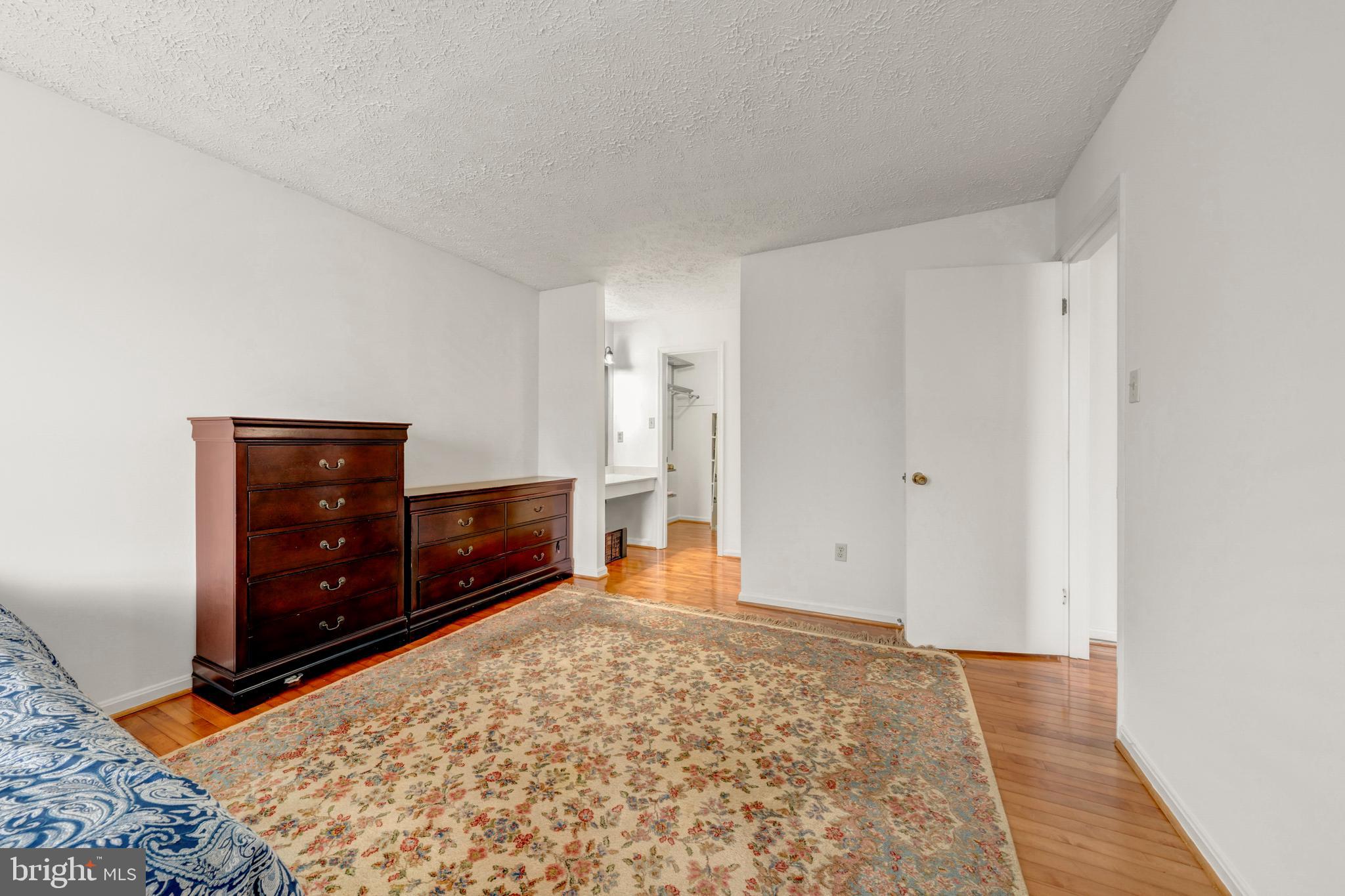 THE OAKTON - Residential