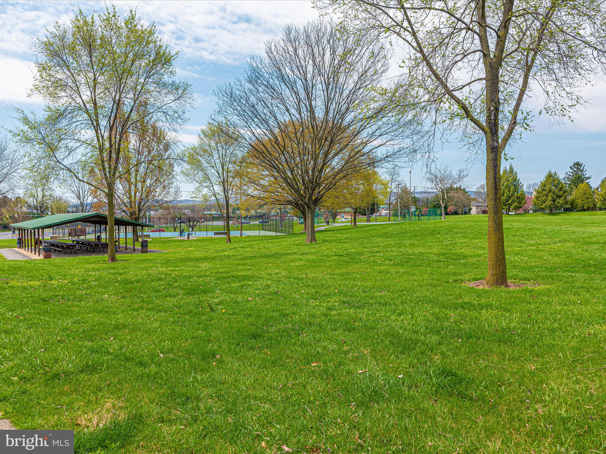 AMBER MEADOWS - Residential