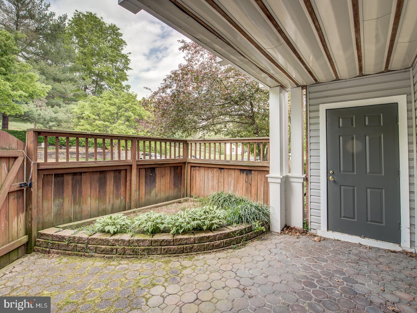 STRATFORD PLACE AT KINGS - Residential