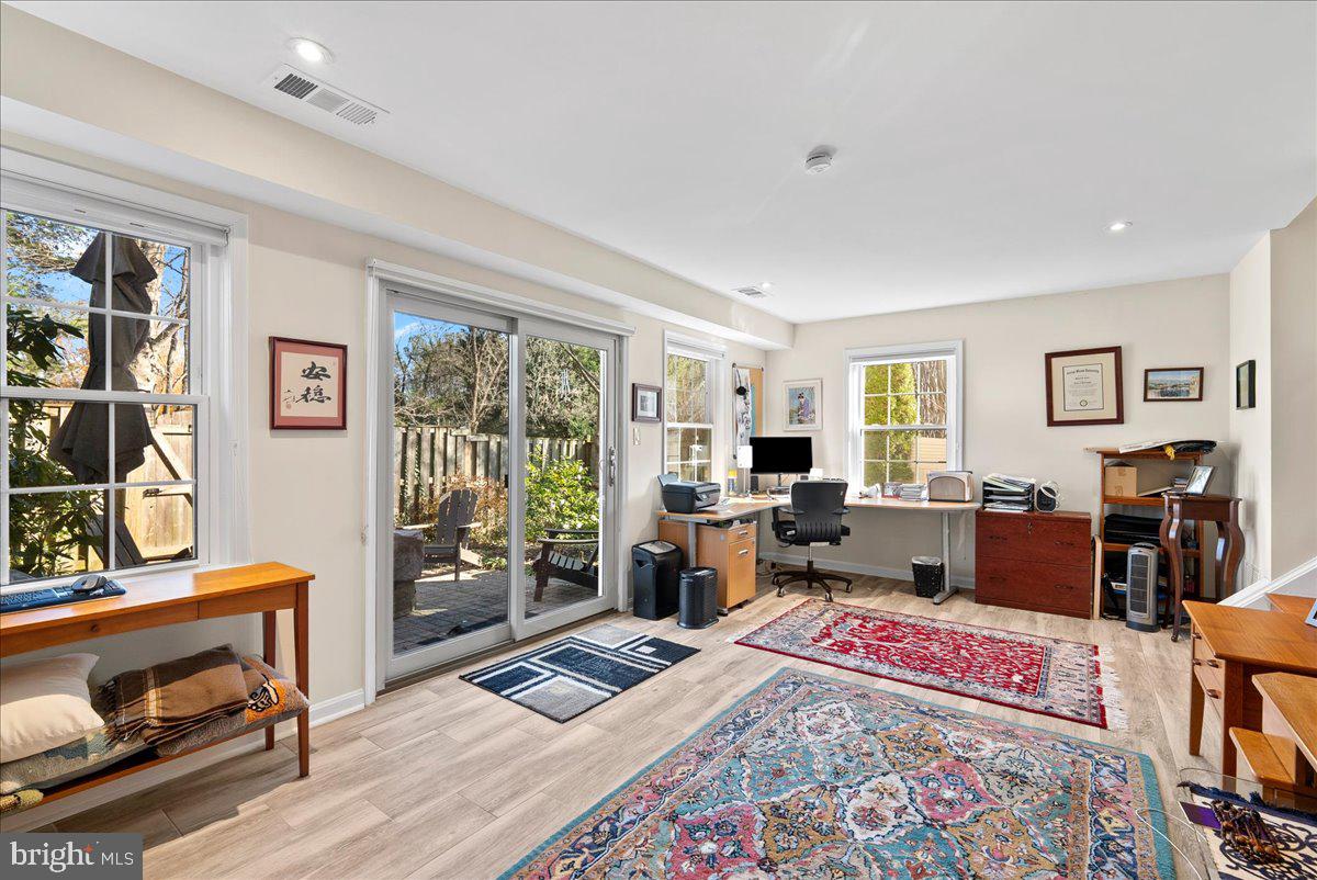 MCLEAN PROVINCE - Residential Lease