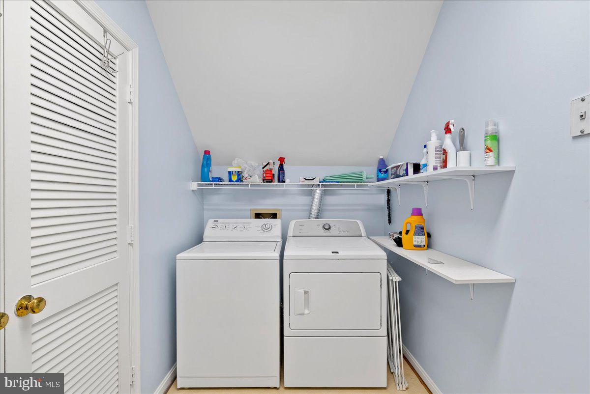 MCLEAN PROVINCE - Residential Lease