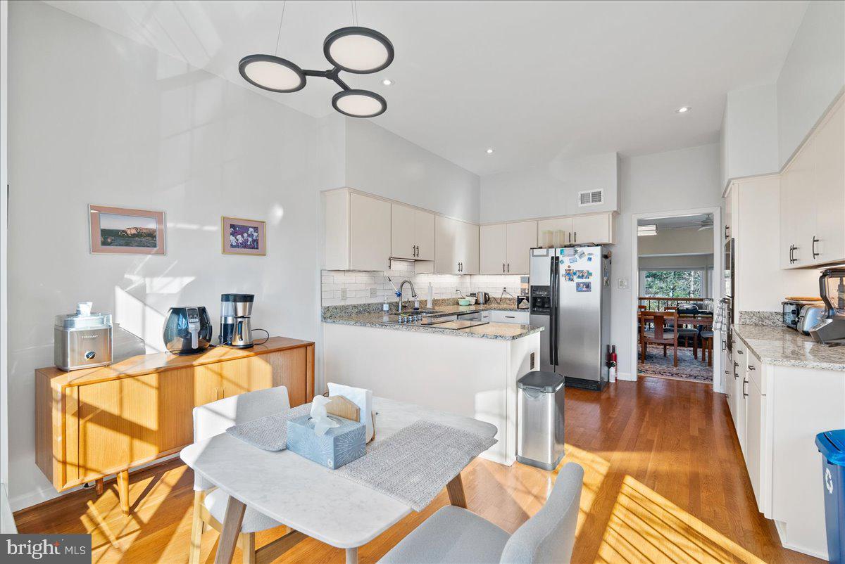 MCLEAN PROVINCE - Residential Lease