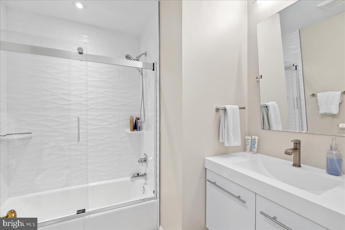 MCLEAN PROVINCE - Residential Lease