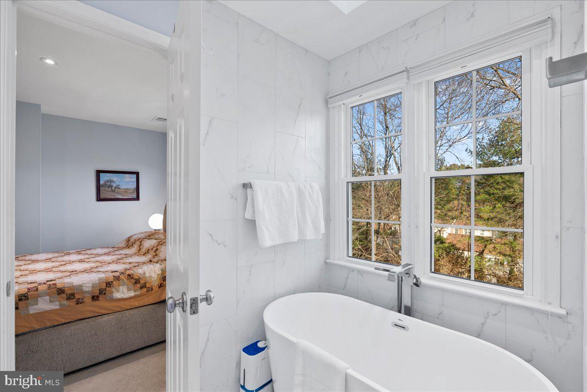 MCLEAN PROVINCE - Residential Lease