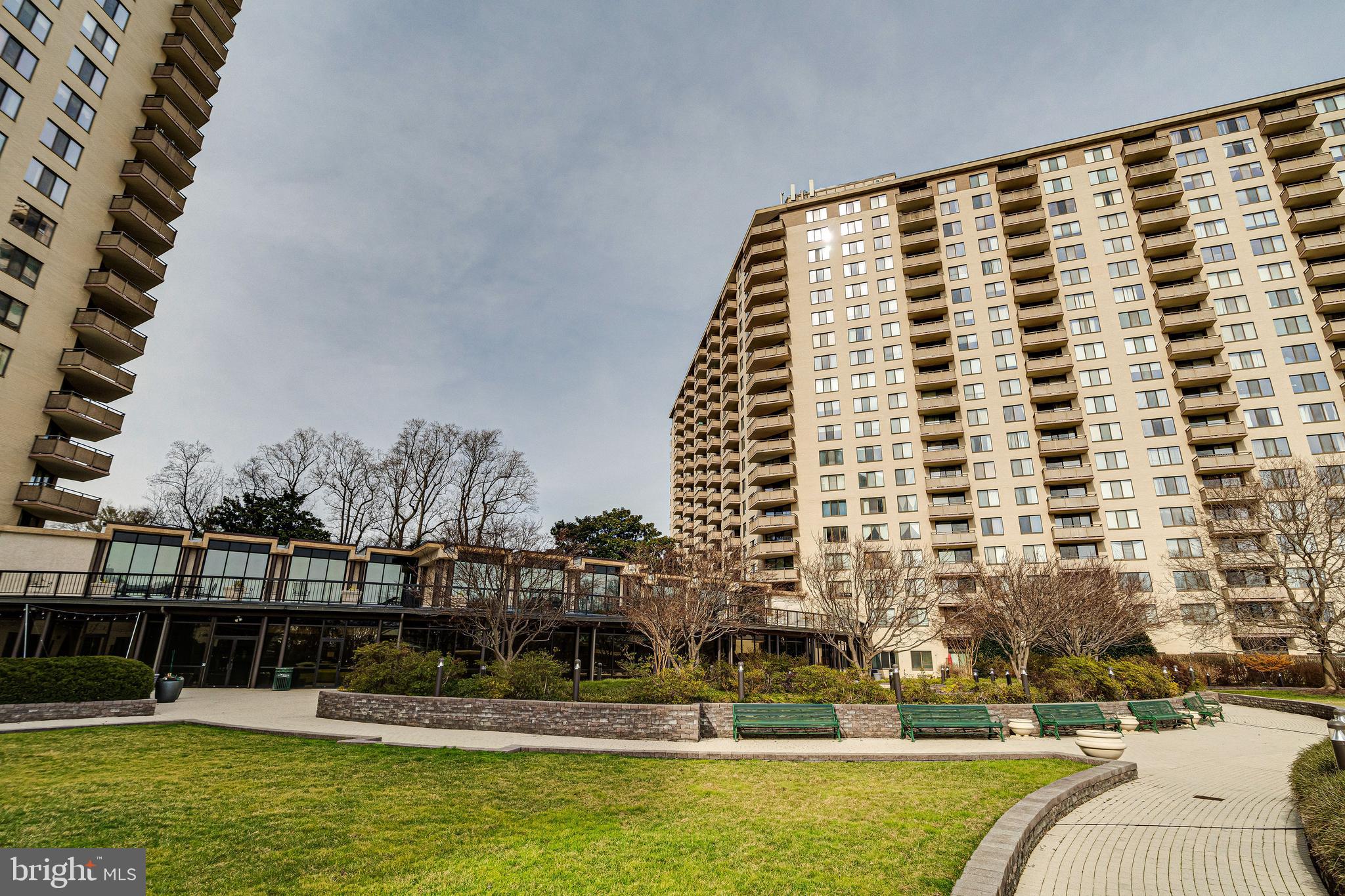 PROMENADE TOWERS - Residential