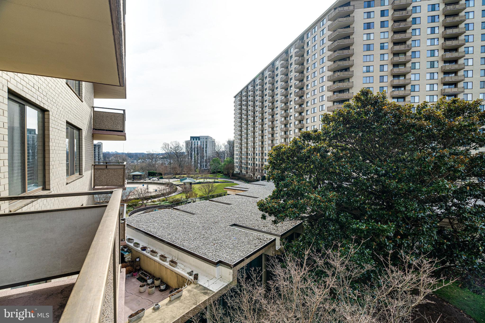 PROMENADE TOWERS - Residential