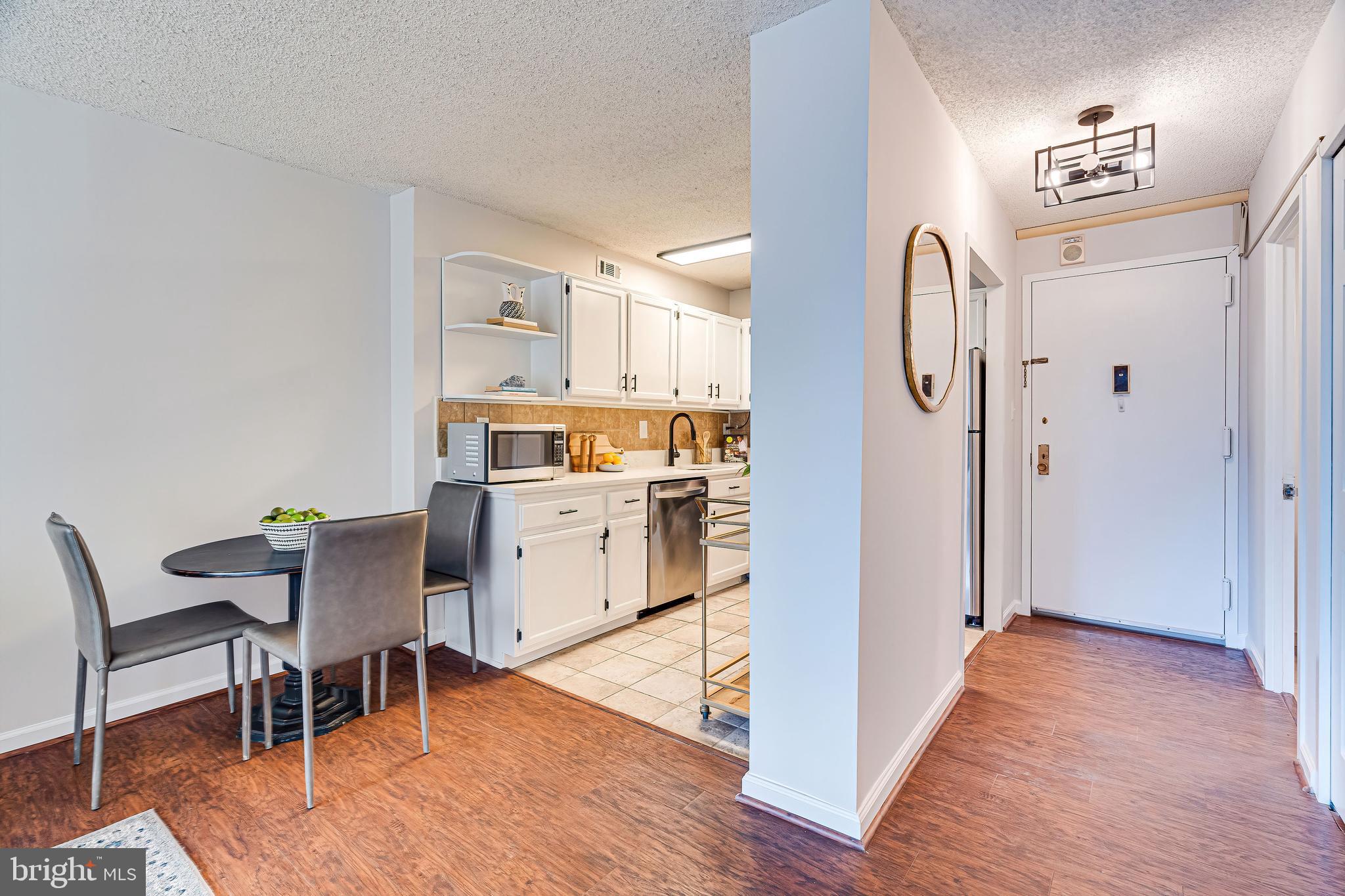 PROMENADE TOWERS - Residential