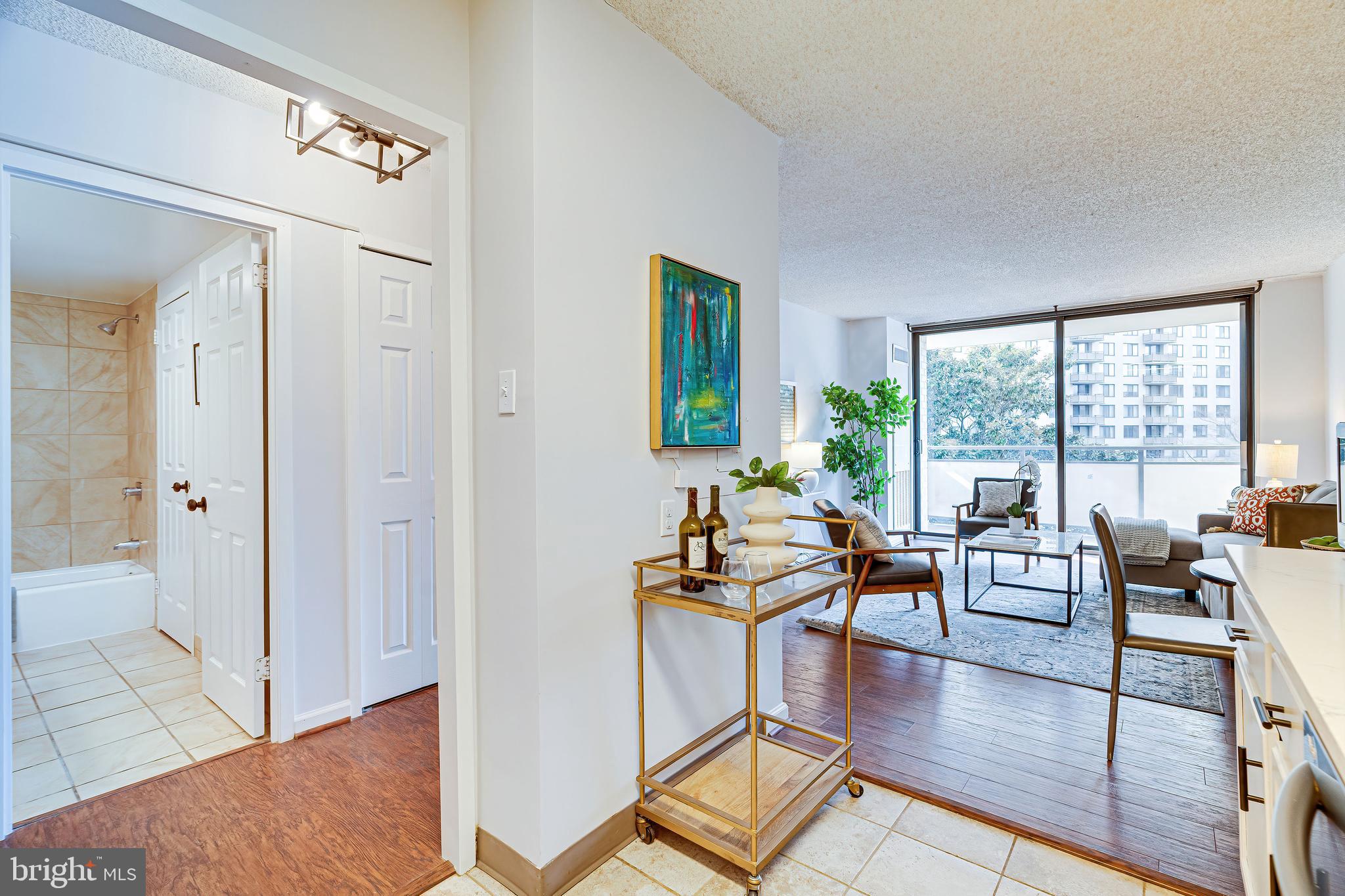 PROMENADE TOWERS - Residential