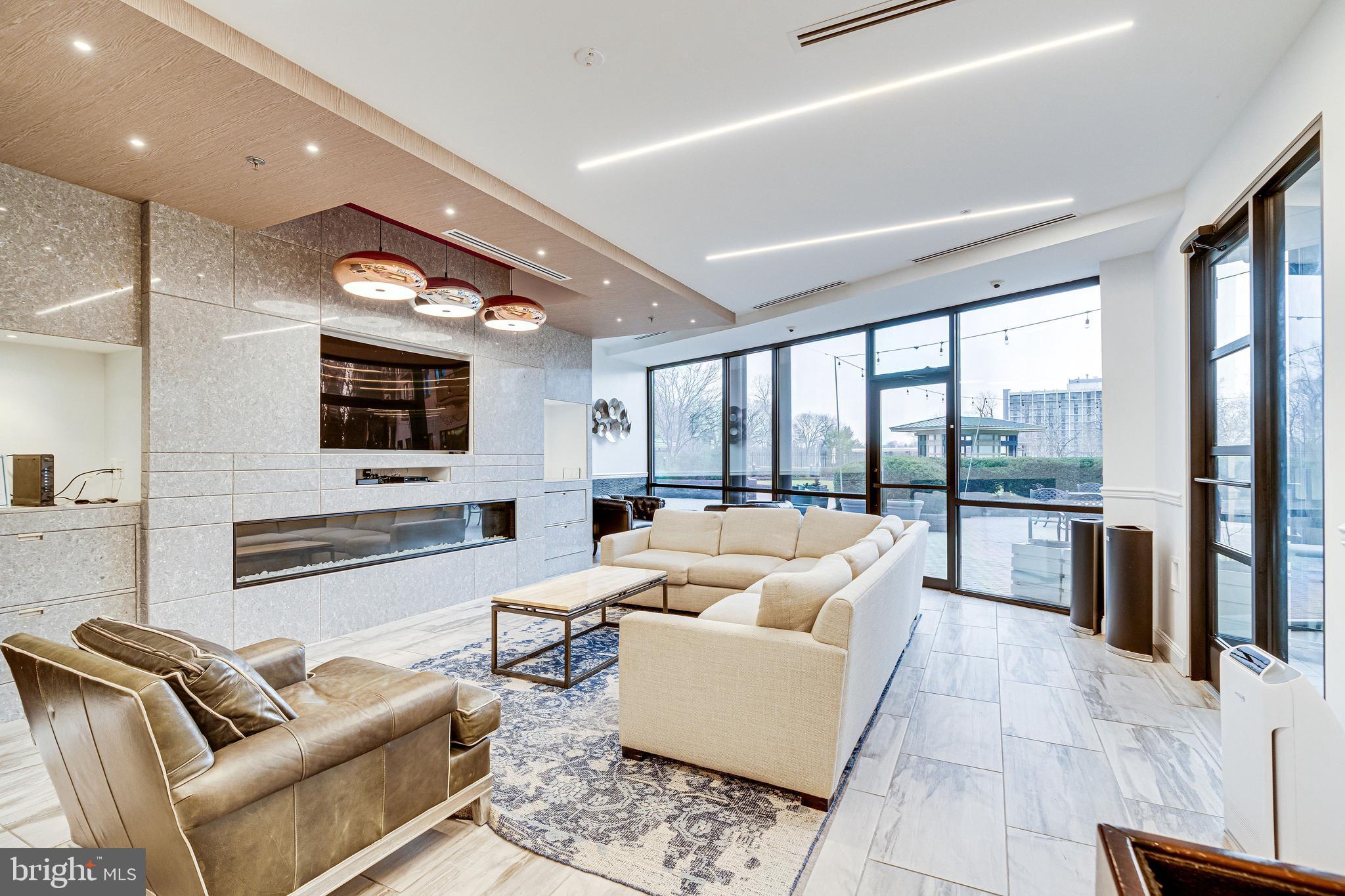 PROMENADE TOWERS - Residential