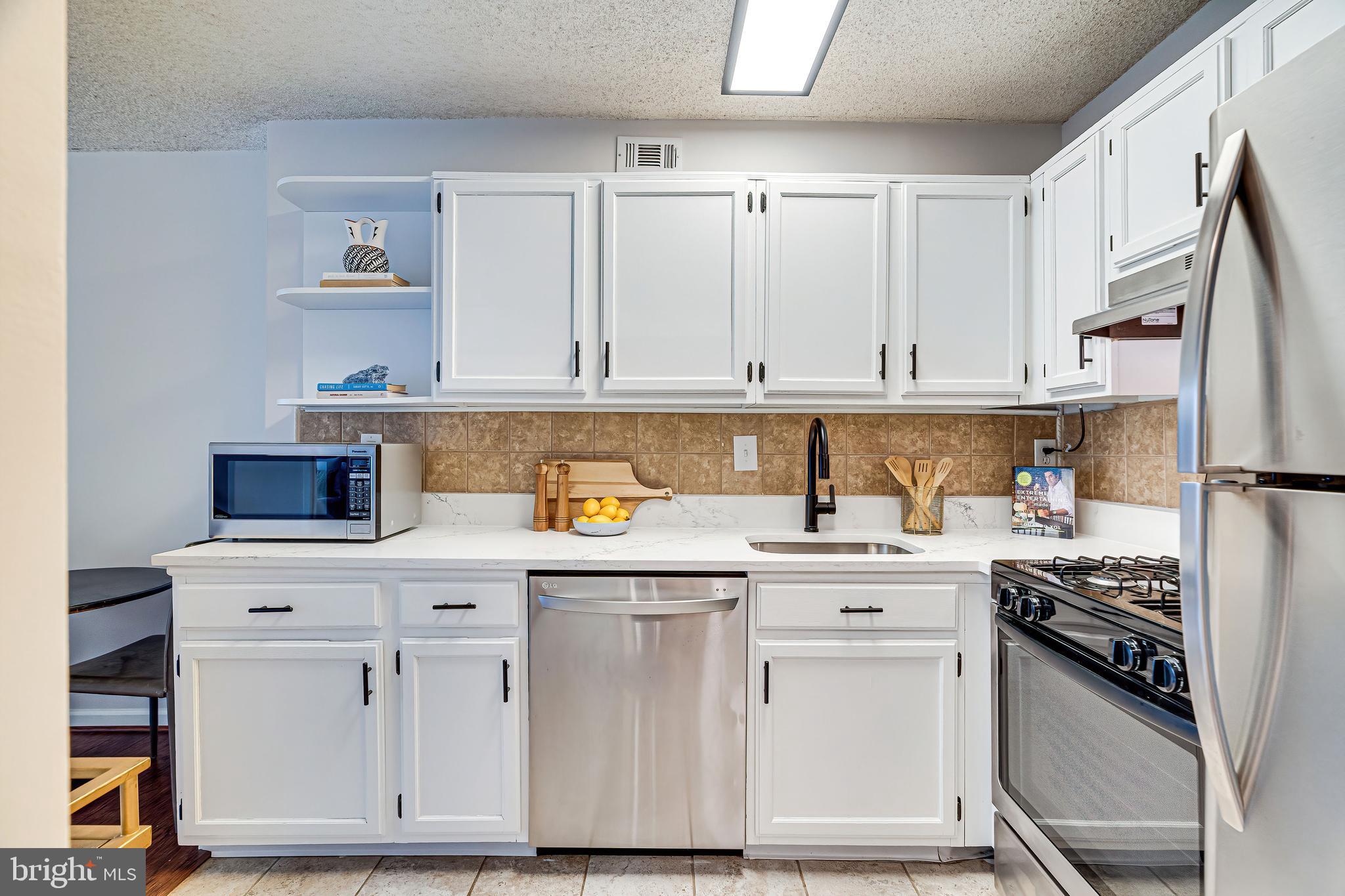 PROMENADE TOWERS - Residential