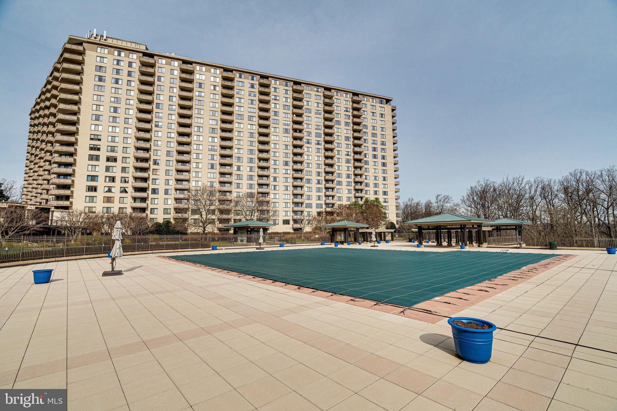 PROMENADE TOWERS - Residential