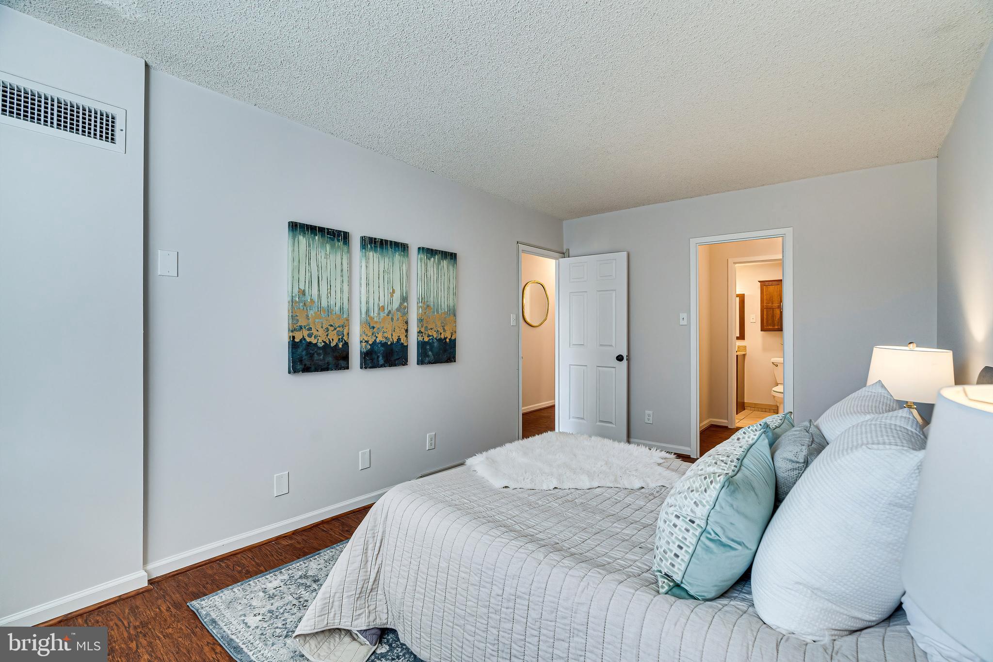 PROMENADE TOWERS - Residential