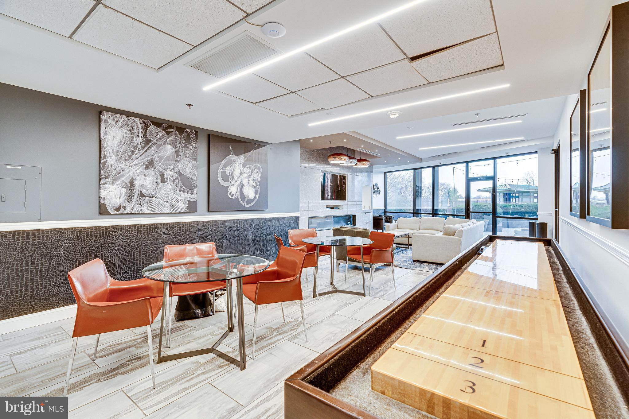 PROMENADE TOWERS - Residential