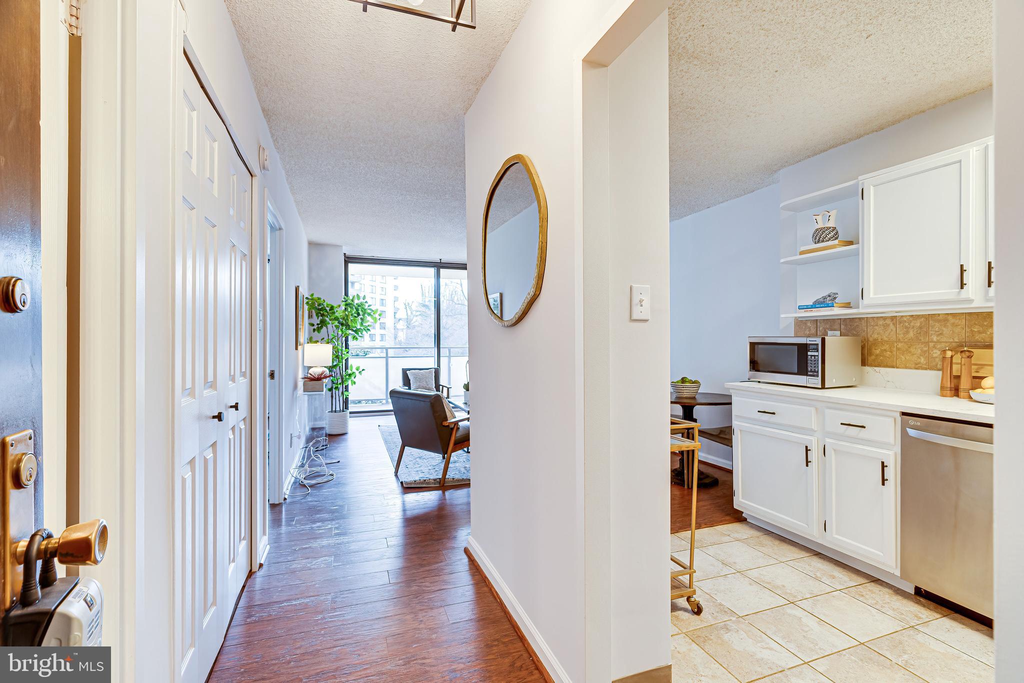 PROMENADE TOWERS - Residential