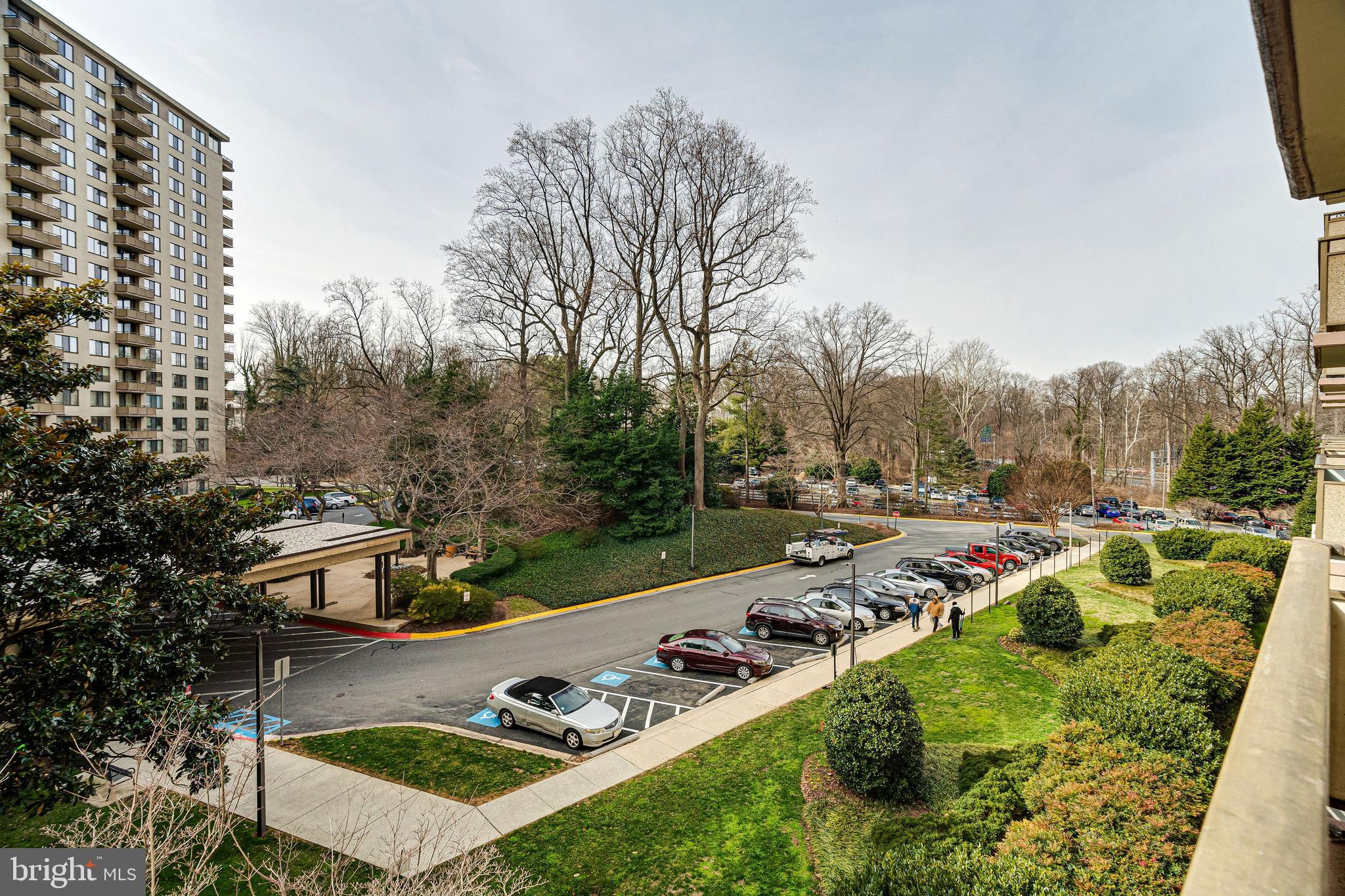 PROMENADE TOWERS - Residential